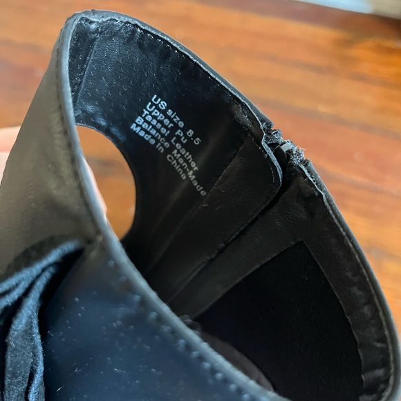 Very Volatile black boho fringe heel. Size 8.5 Excellent used condition. - Picture 6 of 7